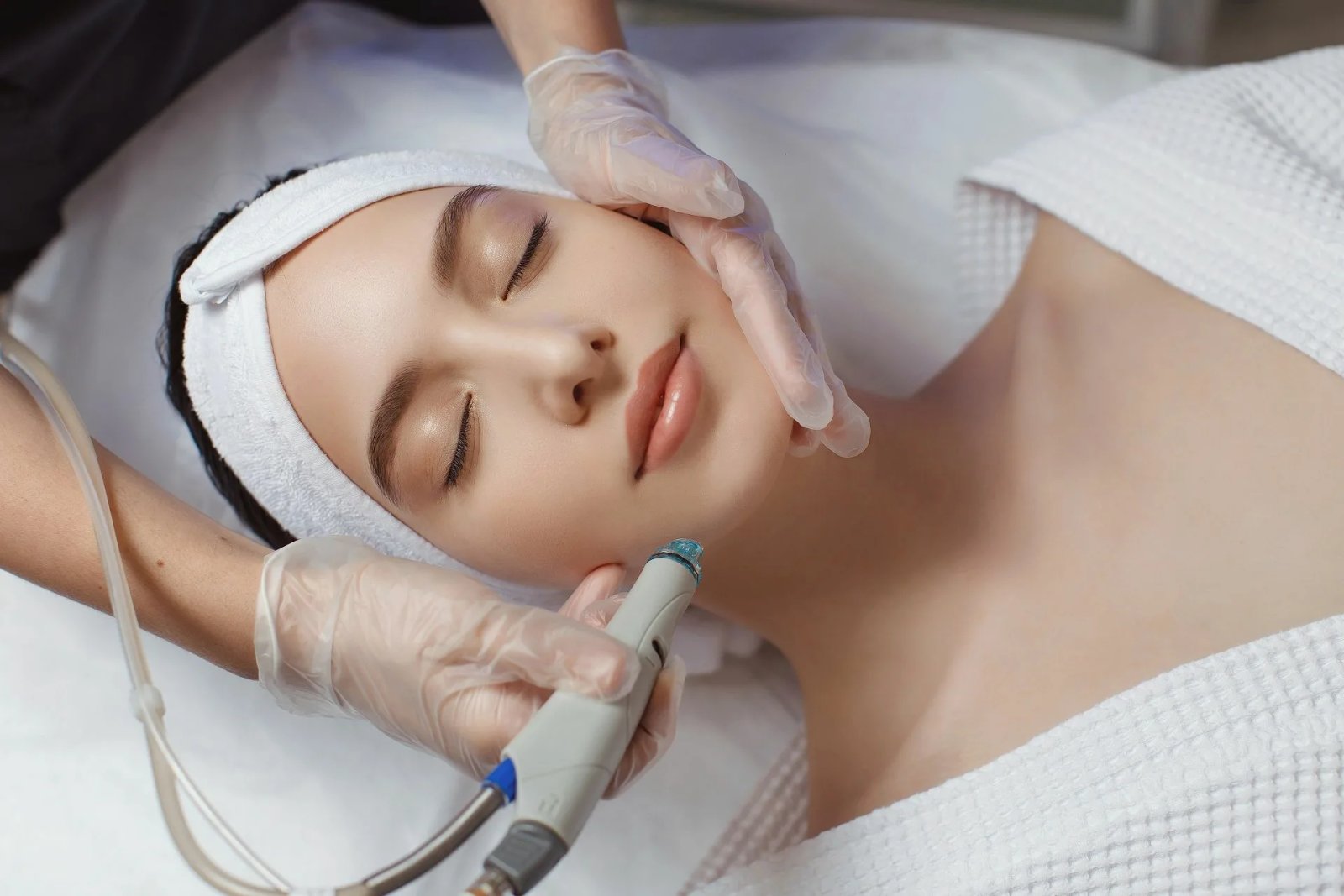  Simply Radiant Aesthetics : Advanced Care for Radiant, Healthy Skin